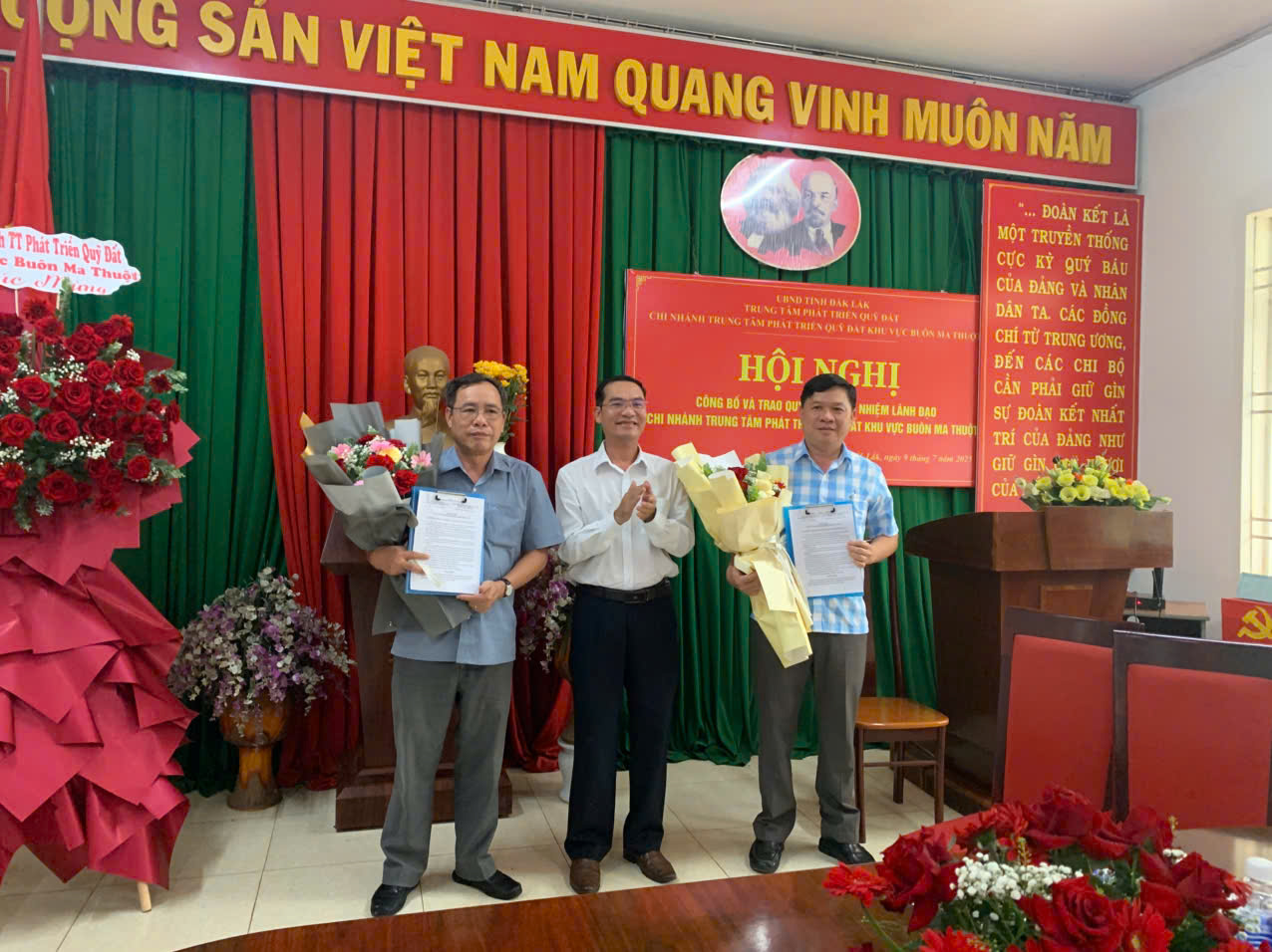 Hội nghị công bố và trao Quyết định bổ nhiệm viên chức lãnh đạo, quản lý Chi nhánh Trung tâm phát triển quỹ đất các khu vực trực thuộc Trung tâm phát triển quỹ đất tỉnh Đắk Lắk